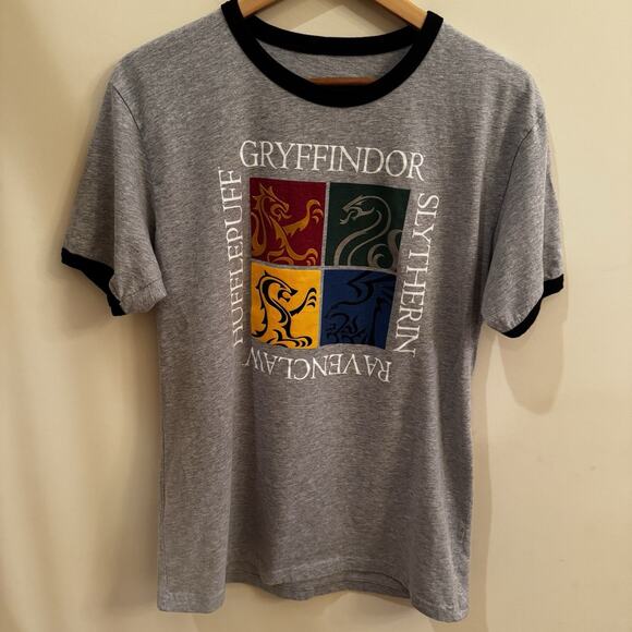 Wizarding World Harry Potter Houses Universal Studios Ringer T Shirt Size Large - Picture 1 of 14